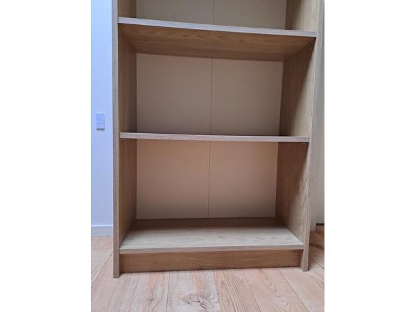Eikenfineer boekenkast