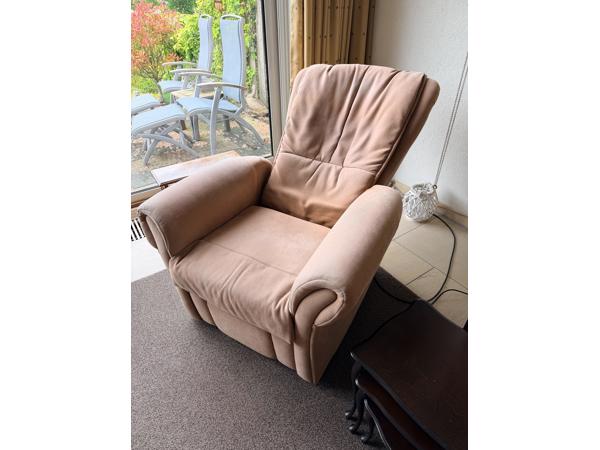 2 relaxstoelen (waarvan 1 met massagefunctie)