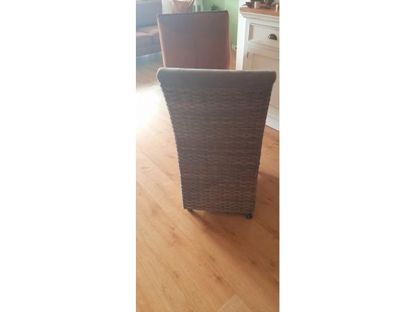 Nog mooie Grenen bladTafel ,en 4 Eetstoelen op wieltjes