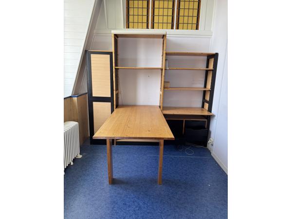 demontabel houten wandmeubel met bureau/tafel