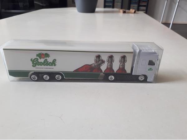 Een miniatuur Grolsch vrachtwagen.