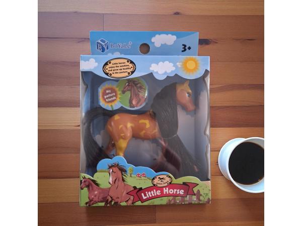 Little horse speelpaard camel bruin zwarte haren camouflage