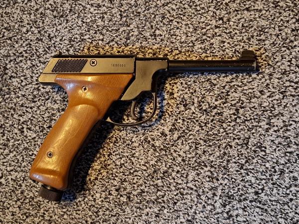 Vintage BB shooter: Healthways Plainsman (12 gram variant)