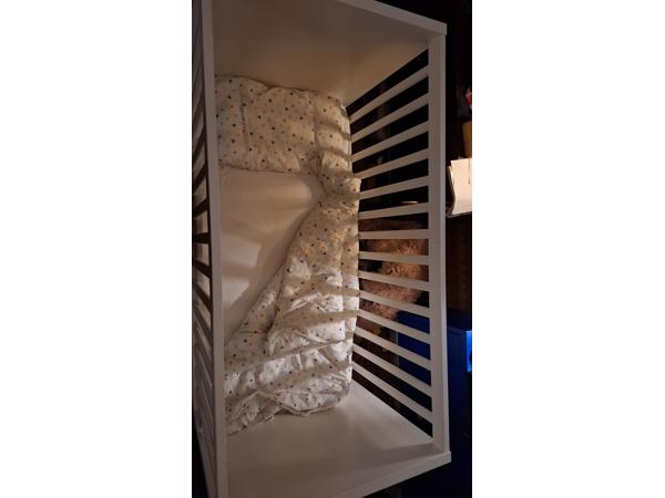 Ledikant,matras en beddengoed