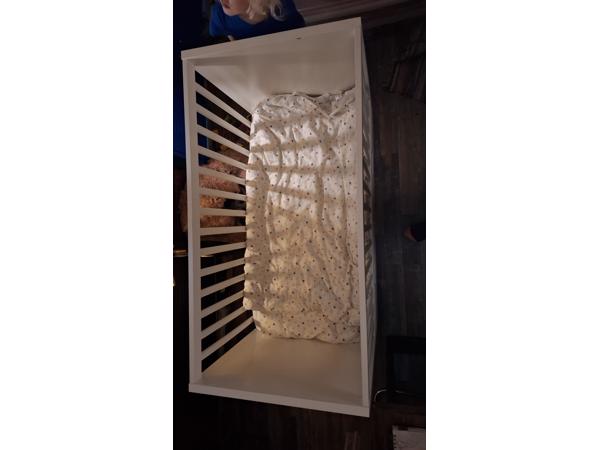 Ledikant,matras en beddengoed