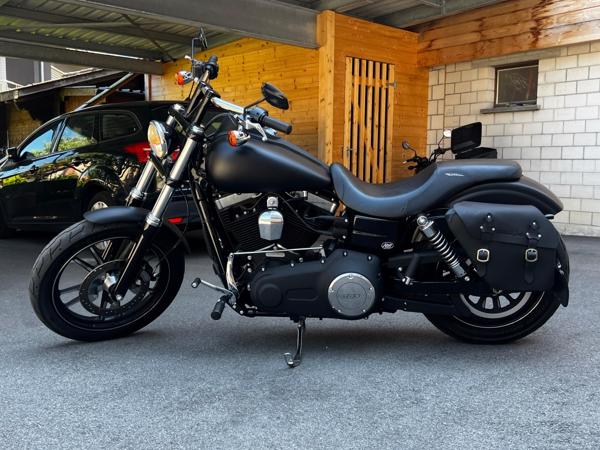 HARLEY-DAVIDSON Dyna Streetbob