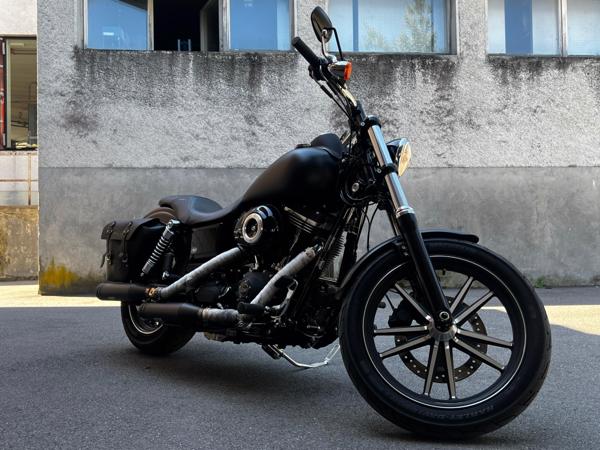 HARLEY-DAVIDSON Dyna Streetbob