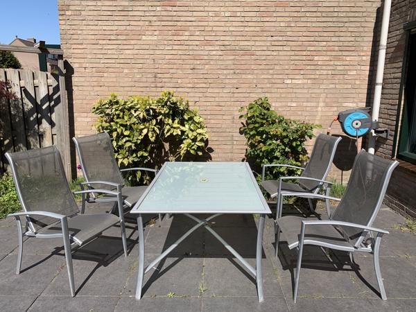 gratis af te halen tuinmeubels