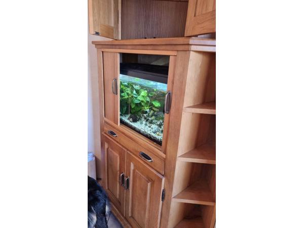 Mooie houten hoekkast (voor ordners, aquarium bijv)