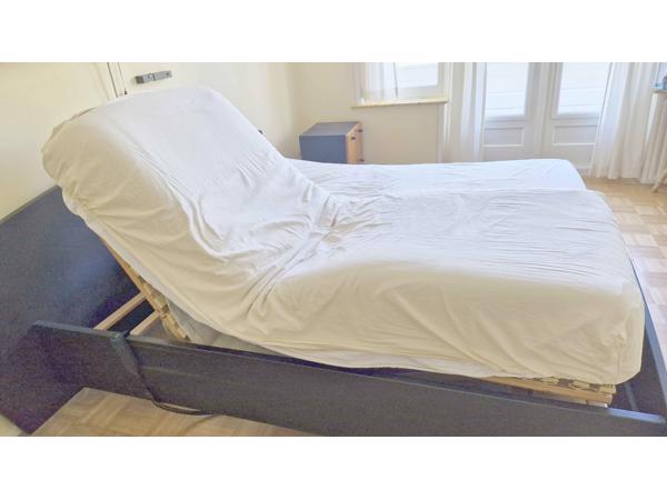 Bed 160 x 200 cm met nachtkastjes