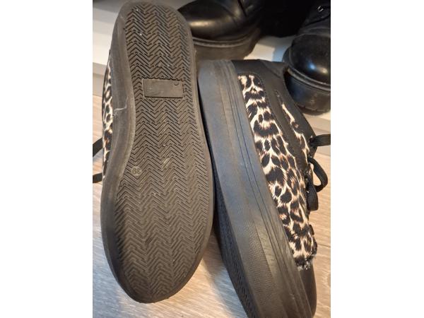 Panter gympen met hogere zool