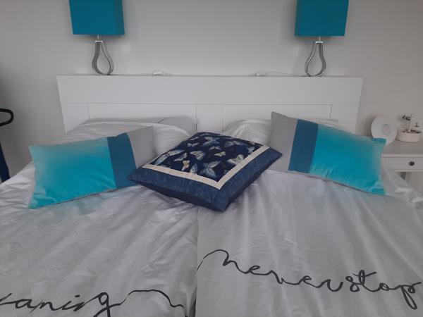 Hoofdeinde bed met opbergruimtes