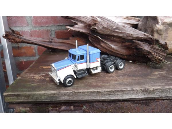 kenworth T 909 schaalmodel