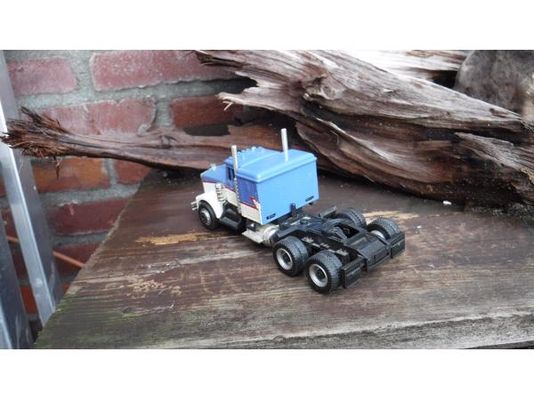 kenworth T 909 schaalmodel