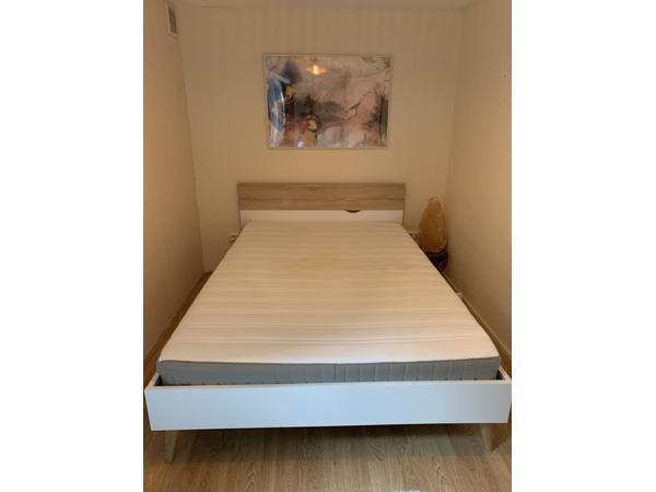 Bed 140x200 (met matras)