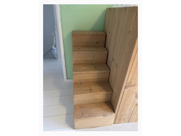 HalfHoogslaper hut met kast