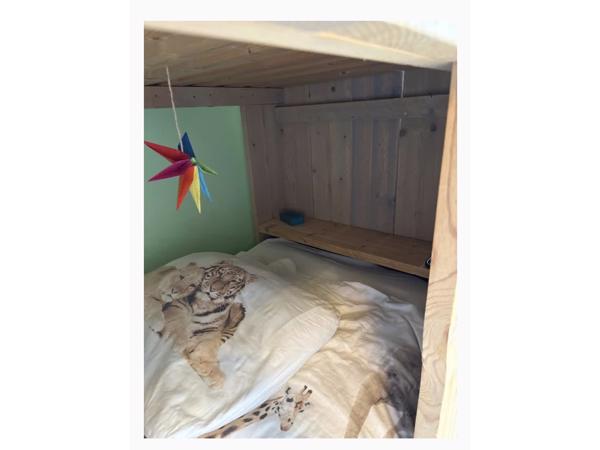 HalfHoogslaper hut met kast