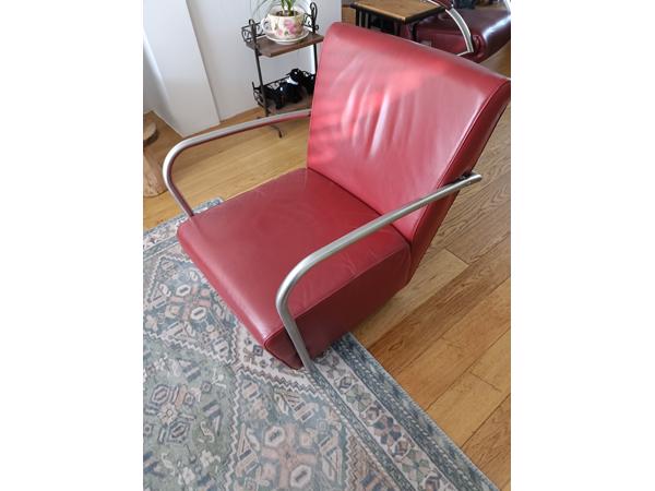 Kleine rode leren fauteuil in nieuwstaat 35 euro