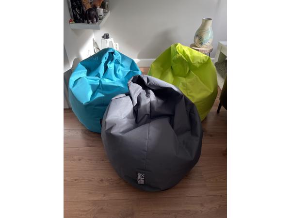 Stalamp/prullenbak/lektuurtafeltje /3 minder zitzakken