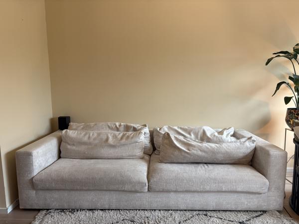 Goossens bank 1 jaar oud