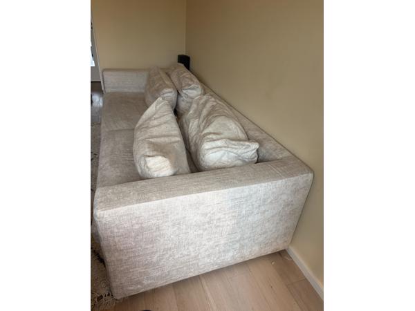 Goossens bank 1 jaar oud