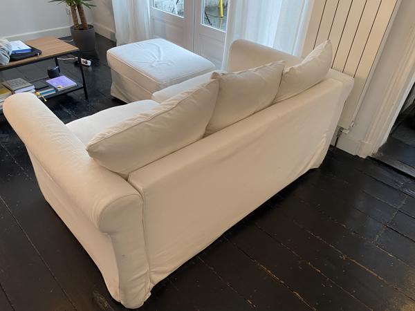 Witte Tweezits Bank Met Poef (MOET WEG)