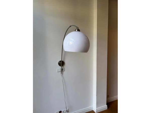 Witte lamp voor boven tafel