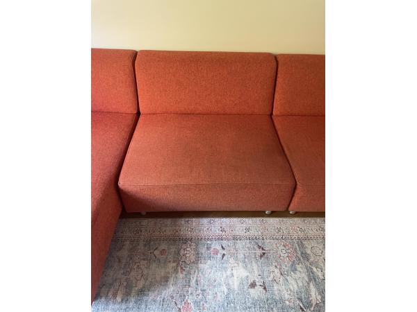 Oranje BIJENKORF bank met chaise longue