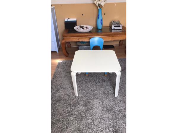 Stevige tafel en stoel