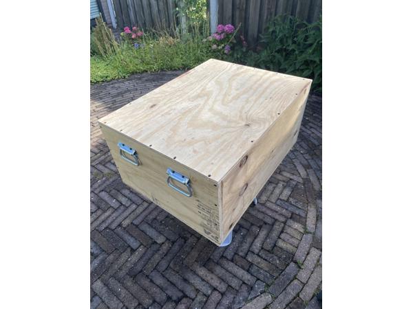 Amerikaanse houten kist met handvatten