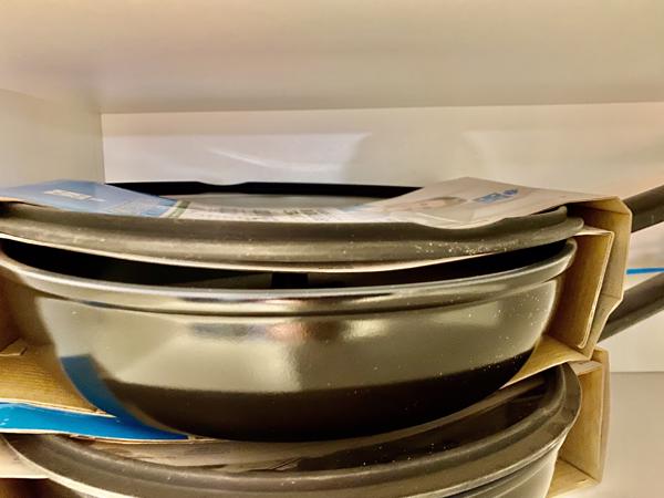 Rommelmarkt Spullen Kleding boxje BK Pannen + Fiets spullen