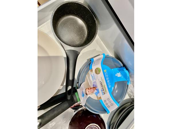 Rommelmarkt Spullen Kleding boxje BK Pannen + Fiets spullen