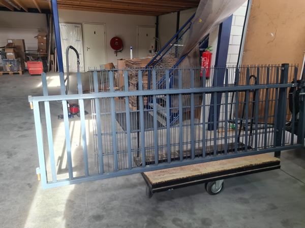 dubbele poort met schade circa 6m