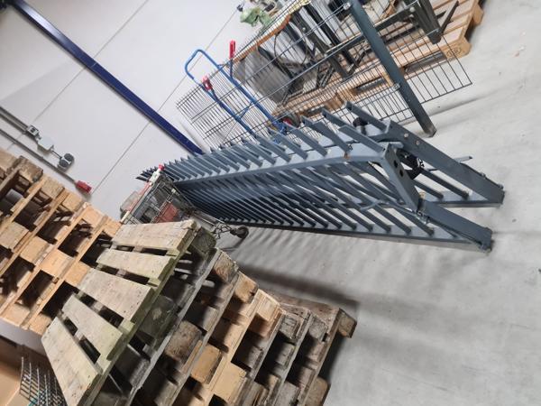 dubbele poort met schade circa 6m