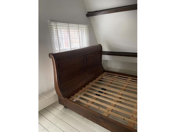 Prachtig, solide antiek houten bed