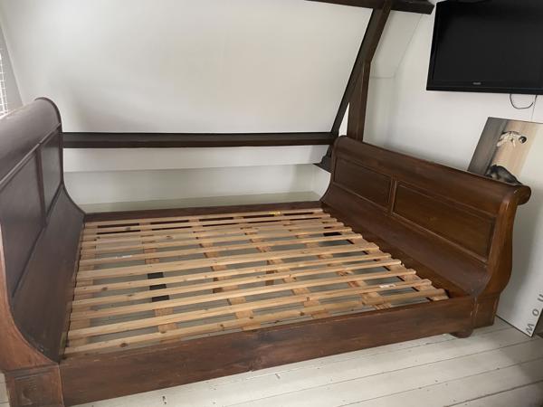Prachtig, solide antiek houten bed