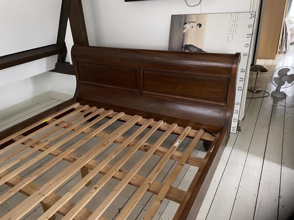 Prachtig, solide antiek houten bed