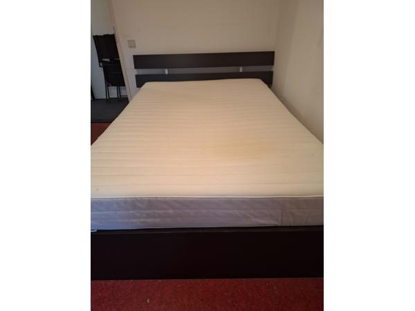 2 persoons bed evt met goed en schoon matras