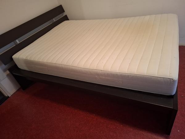 2 persoons bed evt met goed en schoon matras