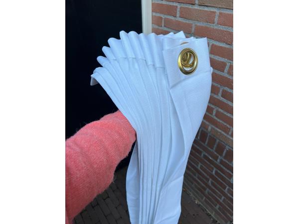 Witte ribstoffen gordijnen