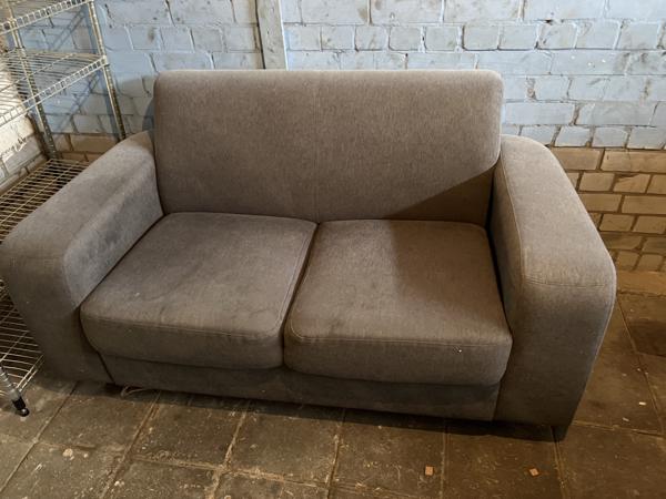 Gratis 2zits bank met hocker 6 eetkamerstoelen