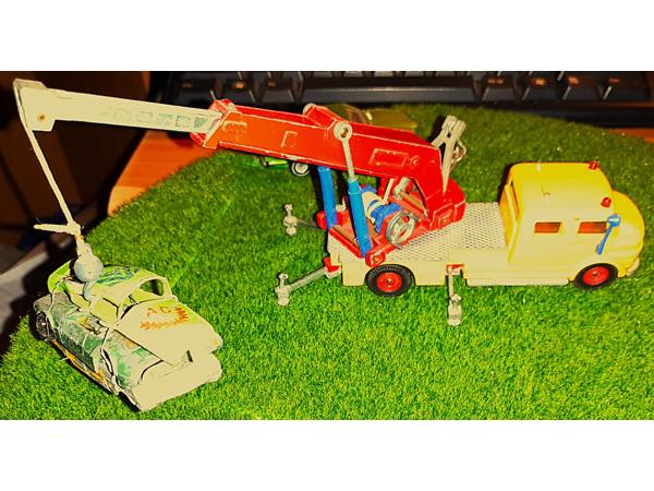 Siku mercedes benz "rund hauber "wreck truck 1