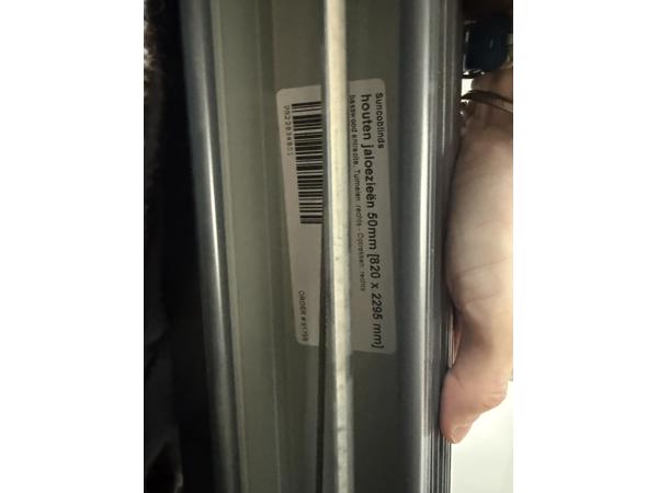 Zwarte houten lamellen