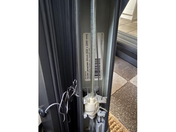 Zwarte houten lamellen