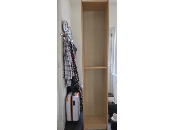 Billy boekenkast, deels gedemonteerd.