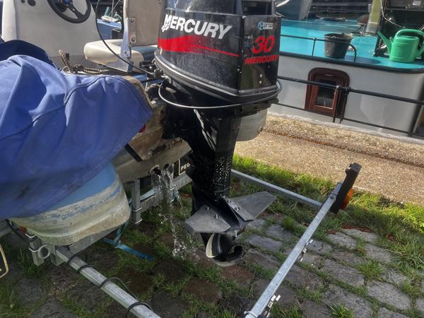 Jeaneau Cap 370 Console incl. trailer