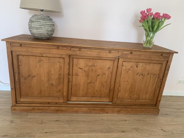 Prachtige servies/opbergkast met schuifdeurtjes