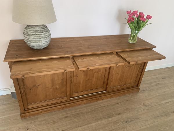 Prachtige servies/opbergkast met schuifdeurtjes