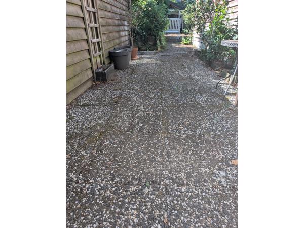 Waaltjes (18m2) en grindtegels (+/- 80 stuks 50x50cm) - al uit de grond