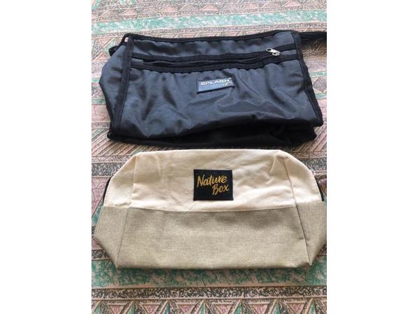 twee stuks nieuwe toilet tassen heren dames -